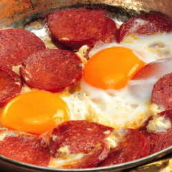 Sucuklu Yumurta
