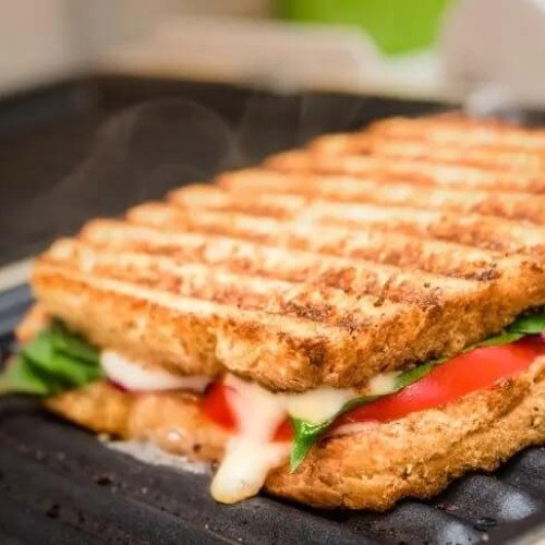 Sucuklu Kaşarlı Tost