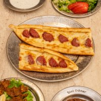 Sucuklu Kaşarlı Pide