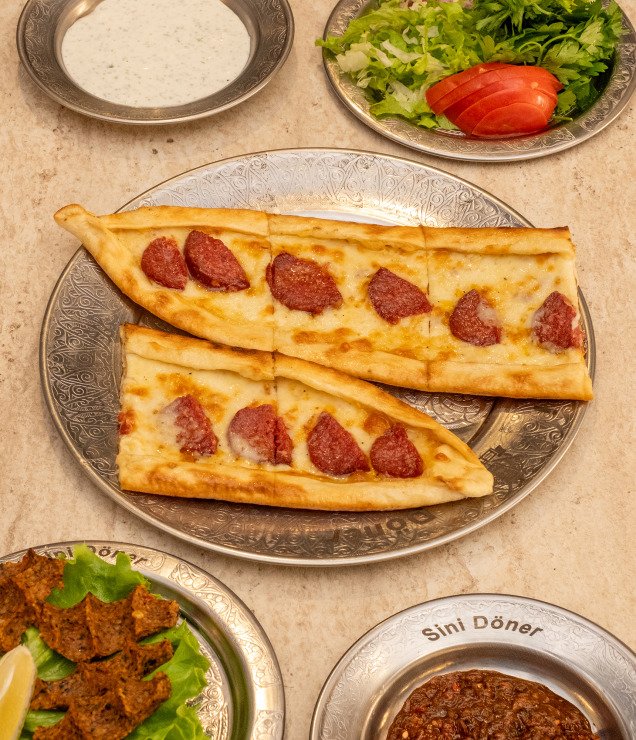 Sucuklu Kaşarlı Pide